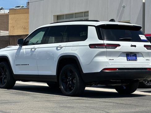 Used 2024 Jeep Grand Cherokee L Limited w/ Black Appearance Package AWD/4WD image 5