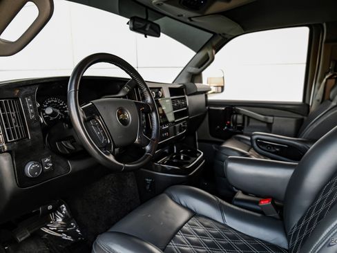 Used 2023 Chevrolet Express 2500 image 34