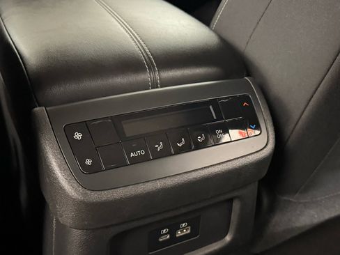 Used 2022 Nissan Pathfinder SV image 31