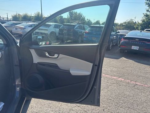 Used 2023 Hyundai Kona SE FWD image 13