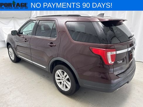 Used 2018 Ford Explorer XLT AWD/4WD image 4