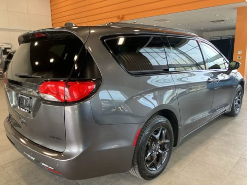 Used 2020 Chrysler Pacifica Limited w/ S Appearance Package FWD image 5