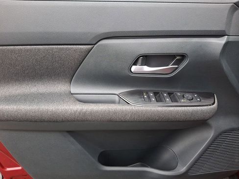 Certified 2025 Nissan Kicks SV image 12