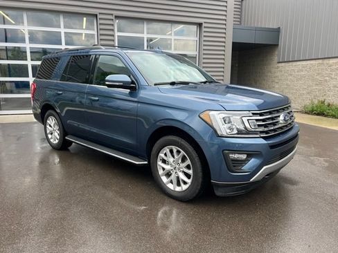 Used 2020 Ford Expedition XLT w/ Equipment Group 202A AWD/4WD image 3