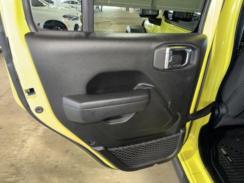 Used 2023 Jeep Wrangler Unlimited Rubicon AWD/4WD image 16