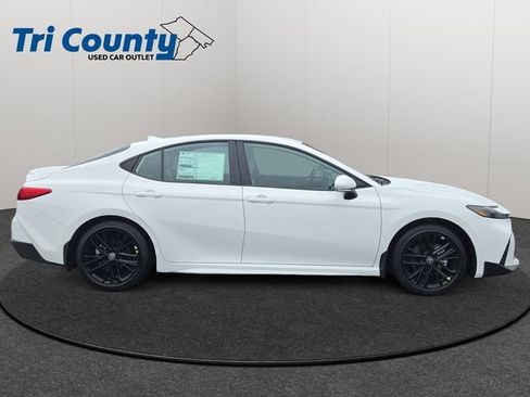 Used 2026 Toyota Camry SE w/ Convenience Package image 9