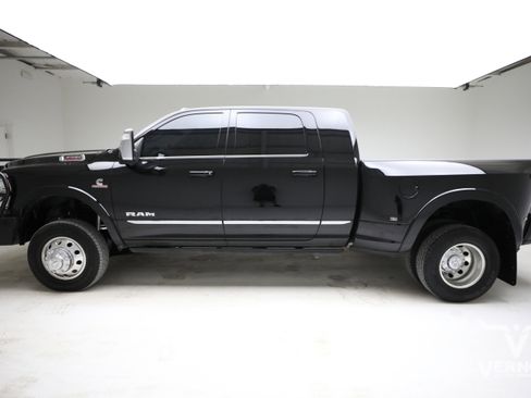 Used 2024 RAM 3500 Limited AWD/4WD image 2