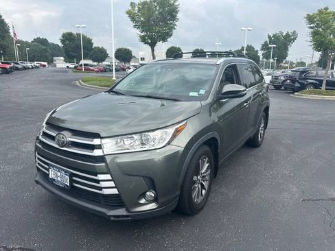 Used 2017 Toyota Highlander XLE AWD/4WD image 9