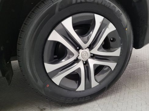 Used 2018 Toyota RAV4 LE w/ All Weather Liner Package image 31