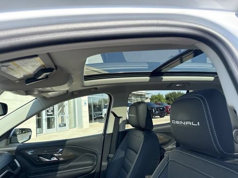 Used 2024 GMC Terrain Denali w/ Denali Premium Package AWD/4WD image 11