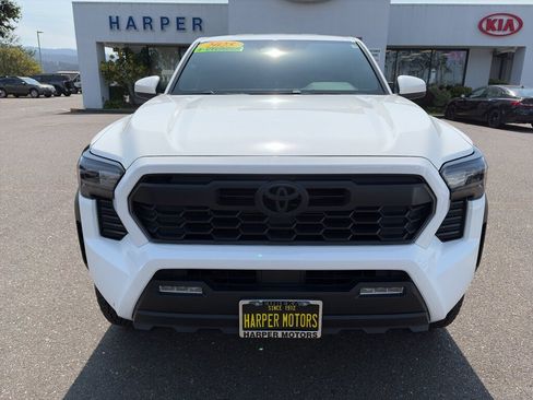 Used 2025 Toyota Tacoma TRD Off-Road AWD/4WD image 18