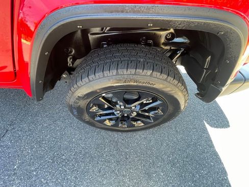 Certified 2025 Jeep Wrangler Unlimited Sahara w/ Safety Group AWD/4WD image 14