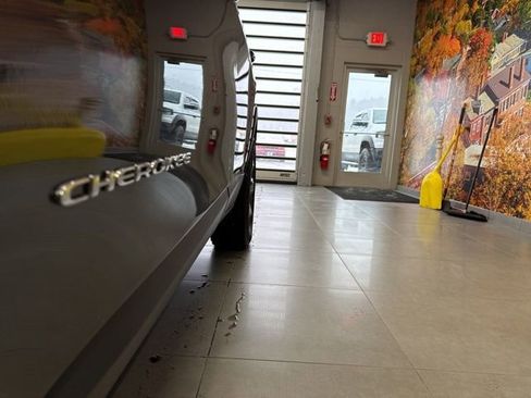 Used 2019 Jeep Cherokee Limited image 16