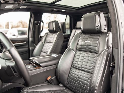 Used 2023 Cadillac Escalade Sport Platinum w/ LPO, ONYX Package image 20