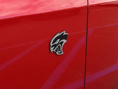 Used 2016 Dodge Challenger SRT Hellcat image 8
