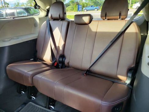 Used 2017 Toyota Sienna Limited Premium w/ Advanced Technology Package FWD image 6