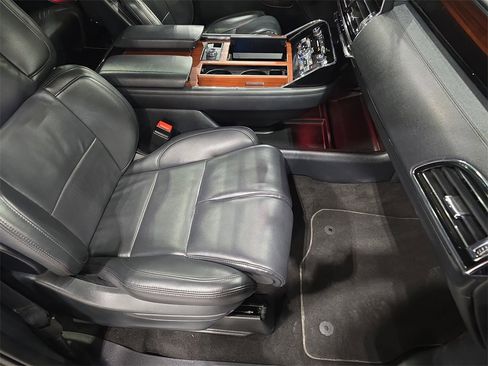 Used 2024 Lincoln Navigator Premiere image 10