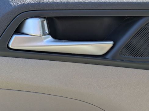 Used 2020 Hyundai Tucson Limited image 11