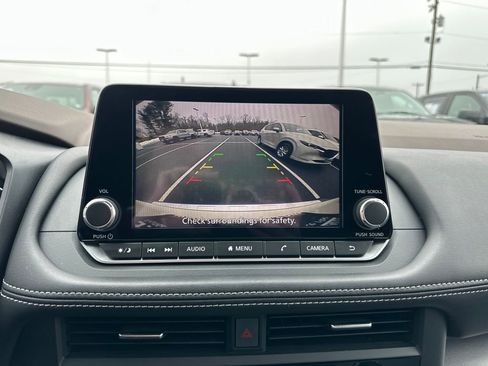 Used 2023 Nissan Rogue SV image 24