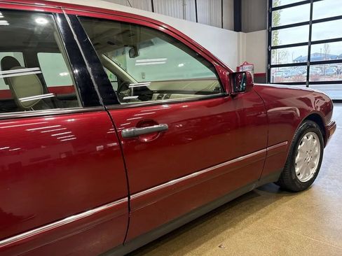 Used 1999 Mercedes-Benz E 320 Sedan image 48