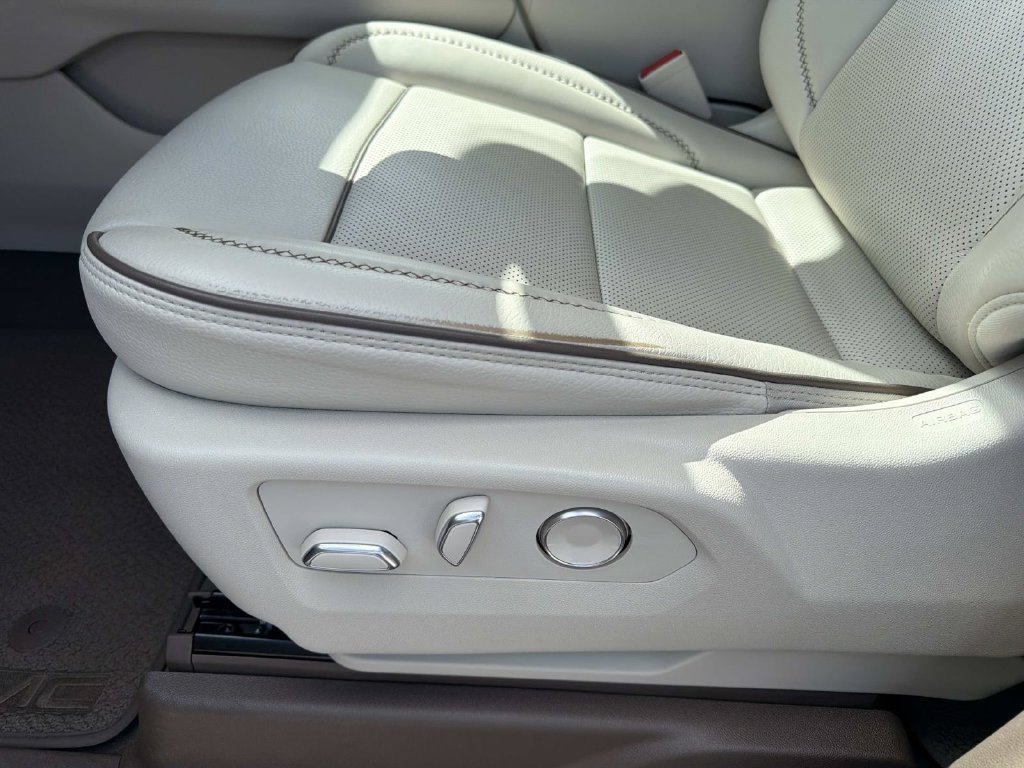 Used 2024 GMC Yukon Denali RWD image 17