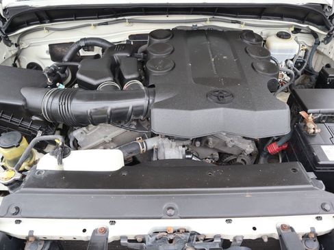 Used 2010 Toyota FJ Cruiser 4WD image 32