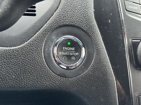 Used 2019 Ford Explorer XLT image 5