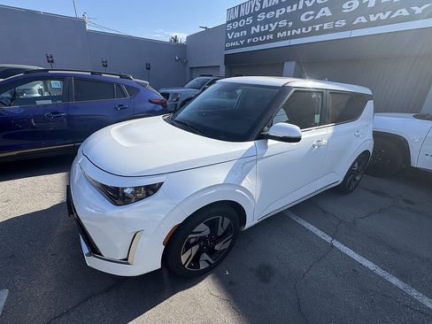 Used 2025 Kia Soul GT-Line FWD image 2