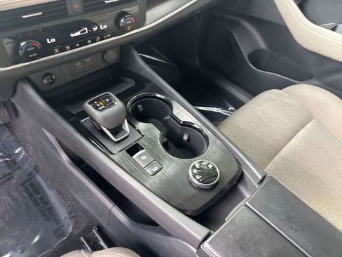 Used 2025 Nissan Rogue SV AWD/4WD image 43