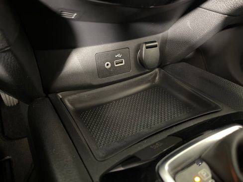 Used 2019 Nissan Rogue SV image 32