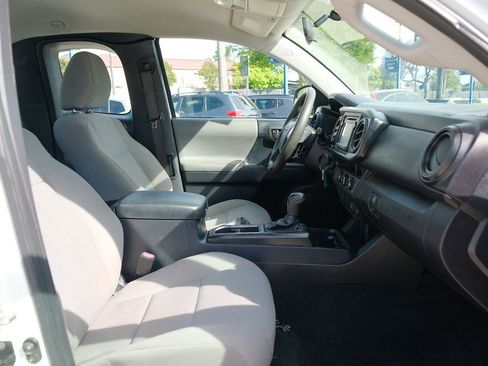 Used 2017 Toyota Tacoma SR image 32