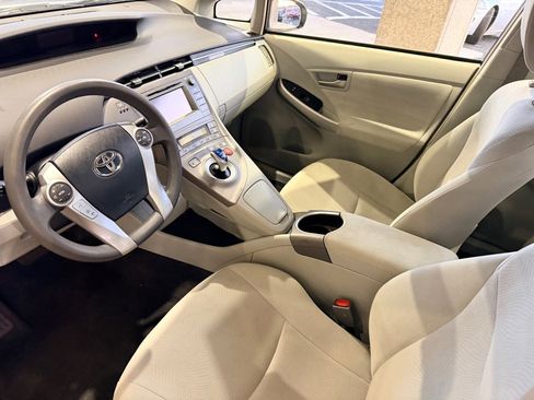 Used 2015 Toyota Prius Three image 8