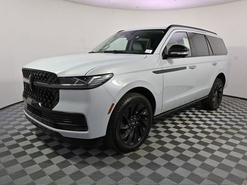 New 2026 Lincoln Navigator Reserve image 2