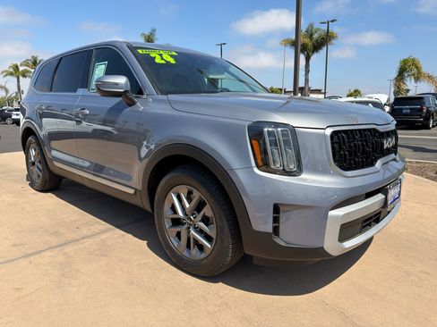 Used 2024 Kia Telluride LX FWD image 3