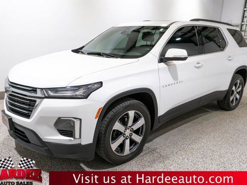 Used 2023 Chevrolet Traverse LT w/ LT Premium Package AWD/4WD image 2