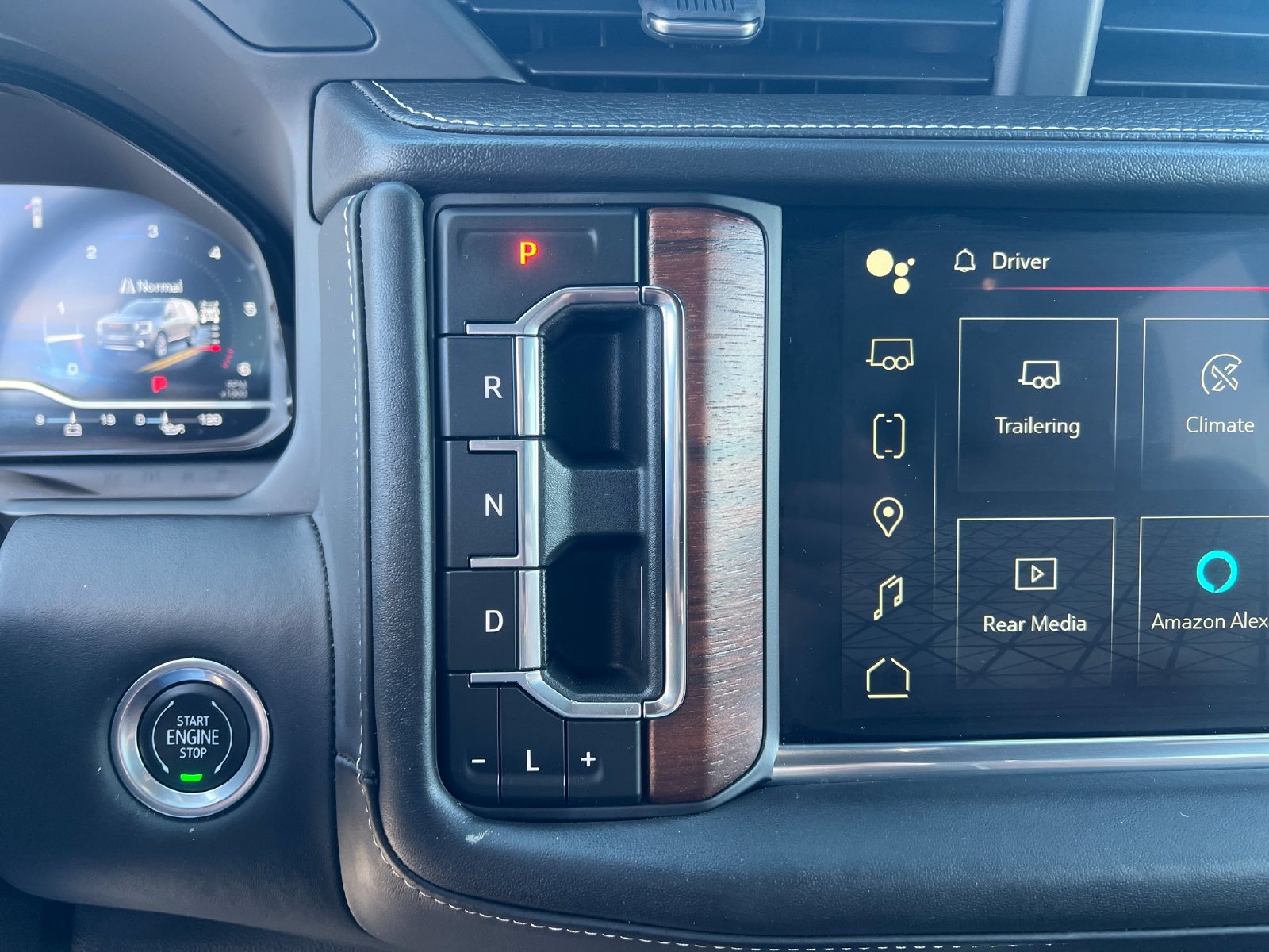 Used 2023 GMC Yukon Denali Ultimate AWD/4WD image 13
