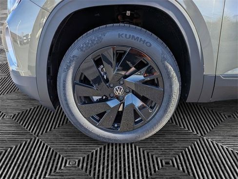 New 2026 Volkswagen Atlas SE image 9