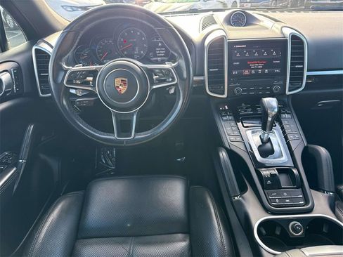 Used 2018 Porsche Cayenne image 11