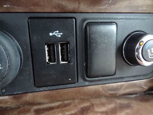 Used 2020 Nissan Armada Platinum w/ Captain's Chairs Package RWD image 39