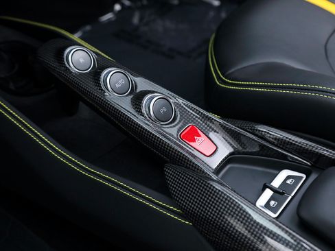 Certified 2022 Ferrari F8 Tributo RWD image 35