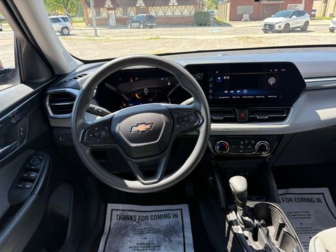 Used 2025 Chevrolet TrailBlazer LT w/ Driver Confidence Package FWD image 24