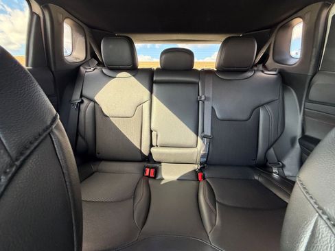 Used 2025 Jeep Compass Trailhawk image 36