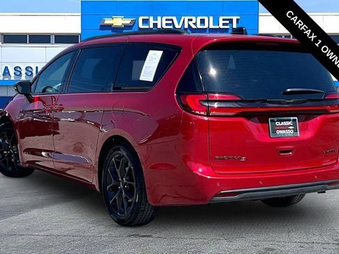 Used 2025 Chrysler Pacifica Limited FWD image 3