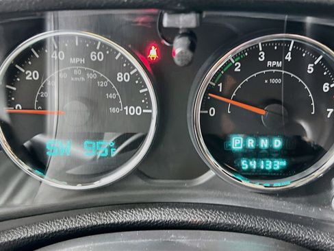 Used 2016 Jeep Wrangler Unlimited Sahara w/ Connectivity Group AWD/4WD image 19