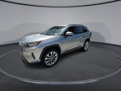 Used 2019 Toyota RAV4 XLE Premium FWD image 4