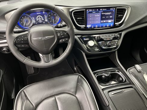 Used 2022 Chrysler Pacifica Limited w/ S Appearance Package FWD image 15