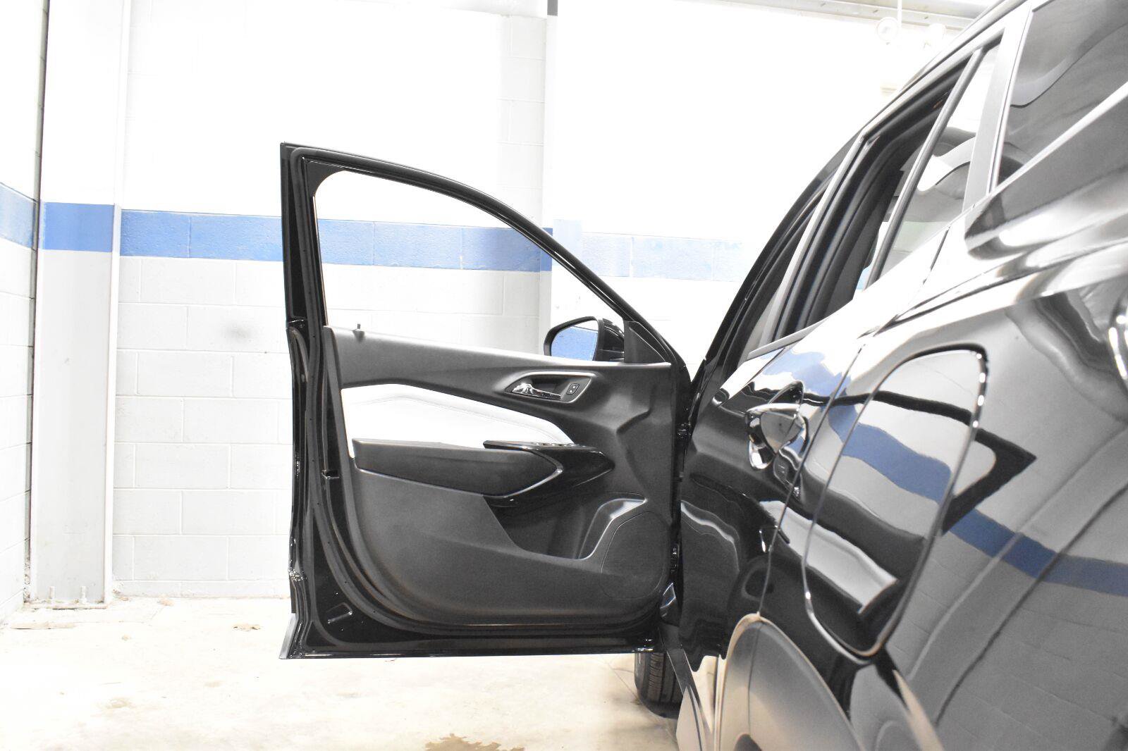 Used 2024 Chevrolet Trax LT w/ Driver Confidence Package FWD image 9