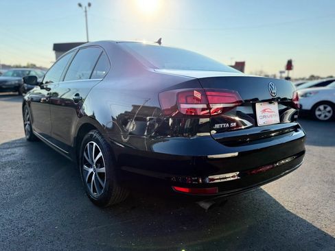 Used 2017 Volkswagen Jetta SE FWD image 5