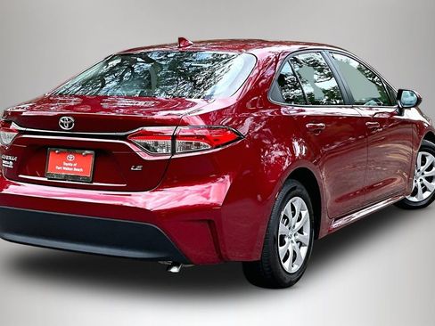 Used 2025 Toyota Corolla LE FWD image 5