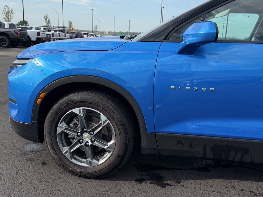 Used 2025 Chevrolet Blazer LT AWD/4WD image 30